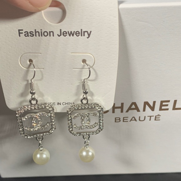 Fashion CC rhinestone and pearl earrings - Picture 1 of 6